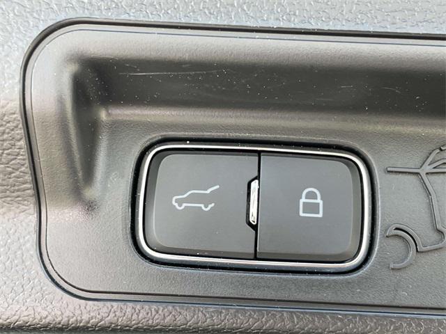 Photo of 2023 Carbonized Gray Metallic Ford Explorer