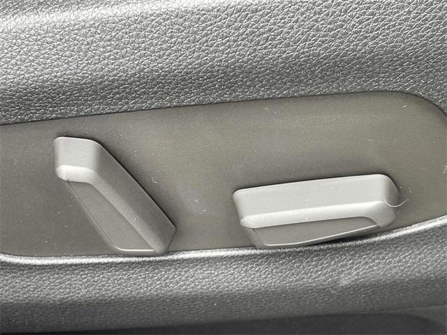 Photo of 2026 Deep Chroma Blue Kia Carnival