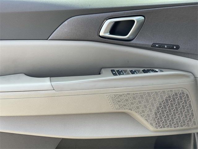 Photo of 2025 Deep Chroma Blue Kia Carnival