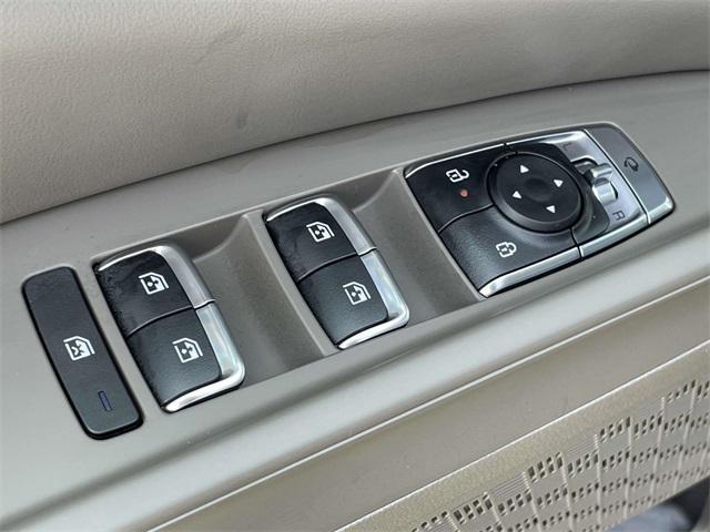 Photo of 2025 Deep Chroma Blue Kia Carnival