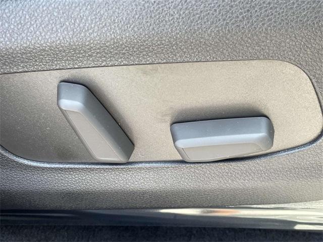 Photo of 2025 Deep Chroma Blue Kia Carnival