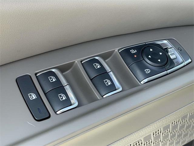 Photo of 2026 Ivory Silver Kia Carnival Hybrid