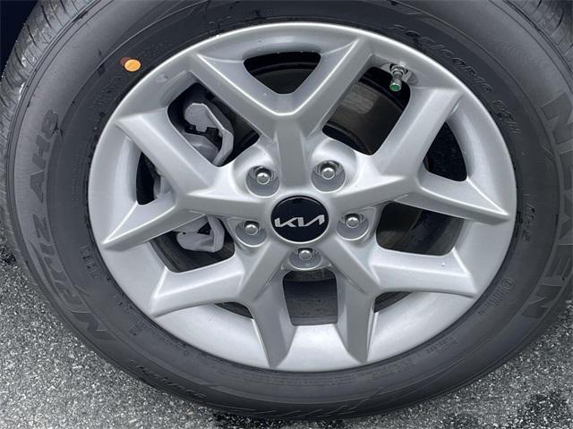 Photo of 2025 Snow White Pearl Kia Soul
