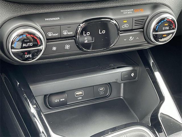 Photo of 2025 Snow White Pearl Kia Soul