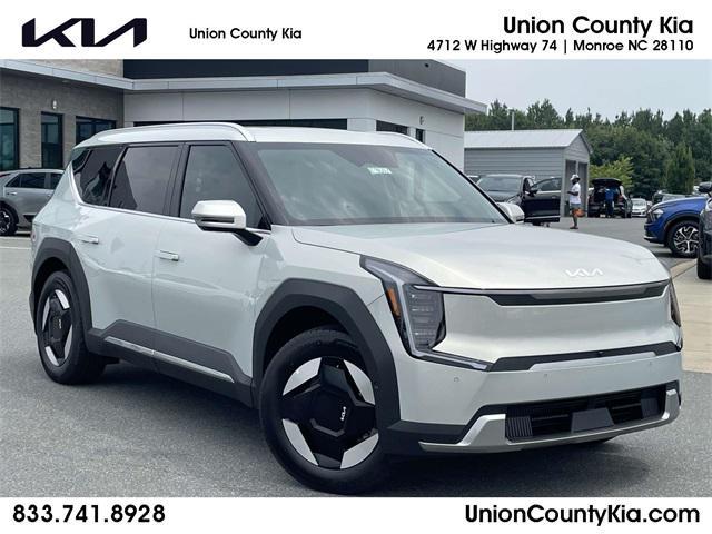 Photo of 2026 Ivory Silver Kia EV9