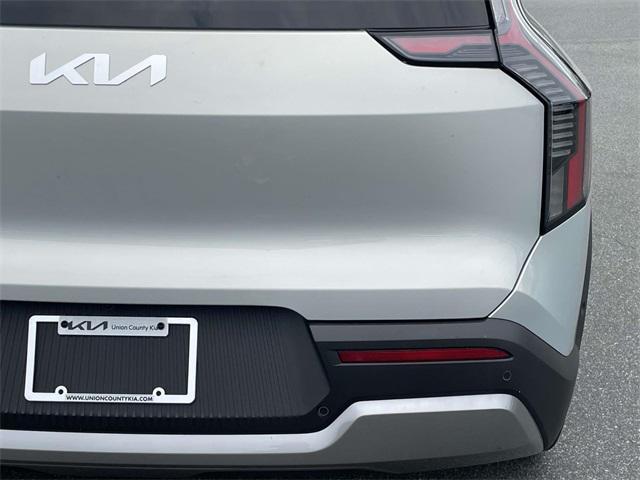 Photo of 2026 Ivory Silver Kia EV9