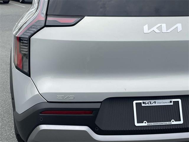 Photo of 2026 Ivory Silver Kia EV9
