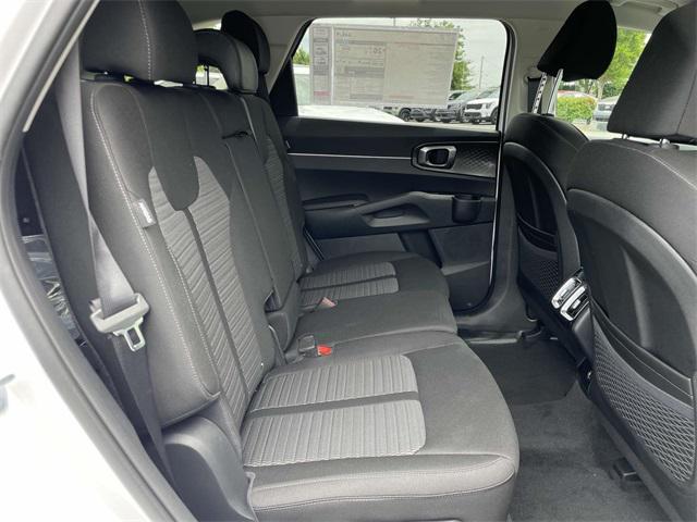 Photo of 2025 Glacial White Pearl Kia Sorento