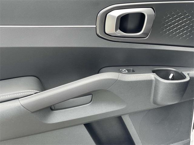 Photo of 2025 Glacial White Pearl Kia Sorento