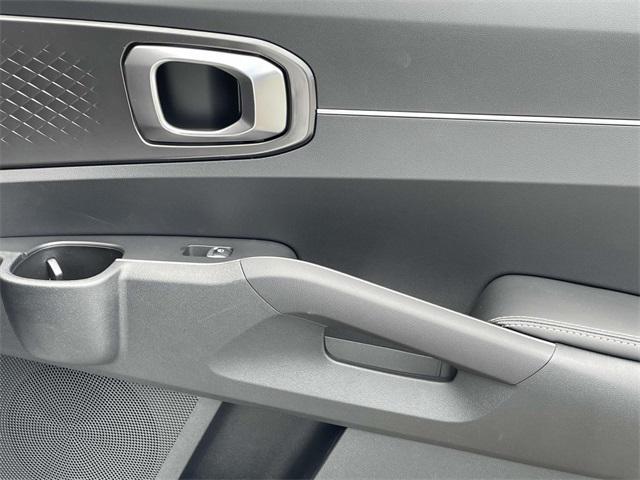 Photo of 2025 Glacial White Pearl Kia Sorento