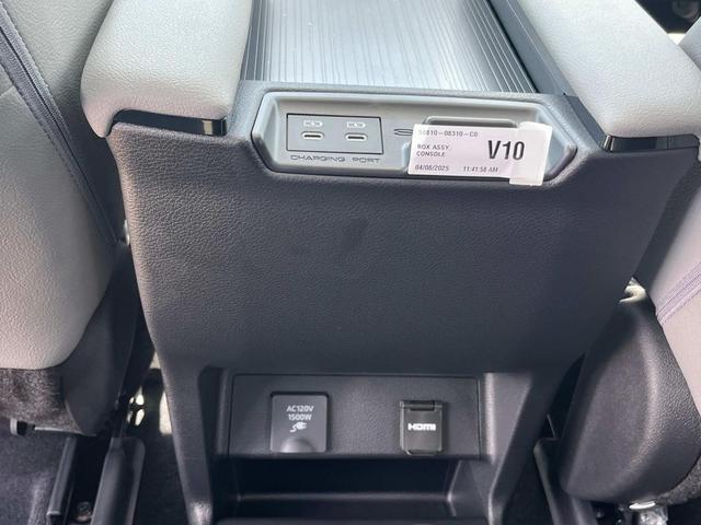Photo of 2025 Midnight Black Metallic Toyota Sienna