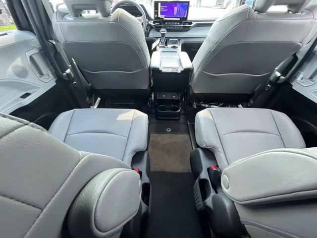 Photo of 2025 Midnight Black Metallic Toyota Sienna