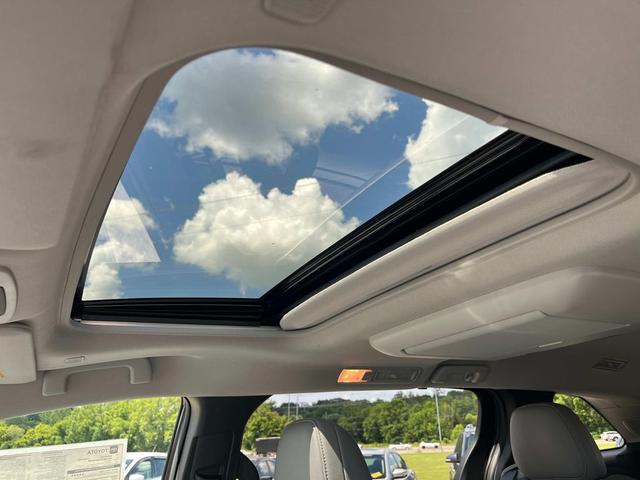 Photo of 2025 Midnight Black Metallic Toyota Sienna