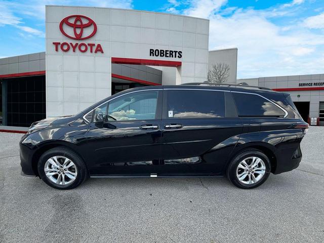 Photo of 2025 Midnight Black Metallic Toyota Sienna