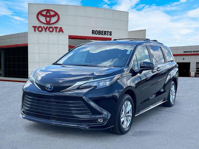 Photo of 2025 Midnight Black Metallic Toyota Sienna