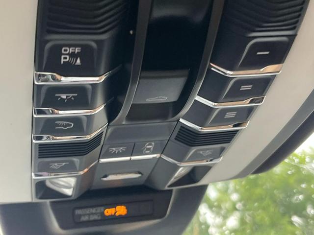 Photo of 2023 Volcano Grey Metallic Porsche Macan