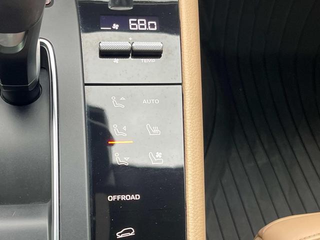 Photo of 2023 Volcano Grey Metallic Porsche Macan