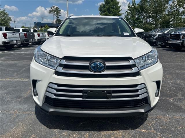 Photo of 2019 Blizzard Pearl Toyota Highlander Hybrid