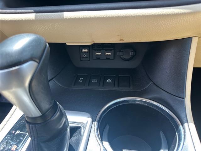 Photo of 2019 Blizzard Pearl Toyota Highlander Hybrid