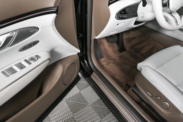 Photo of 2026 Vik Black Genesis GV70