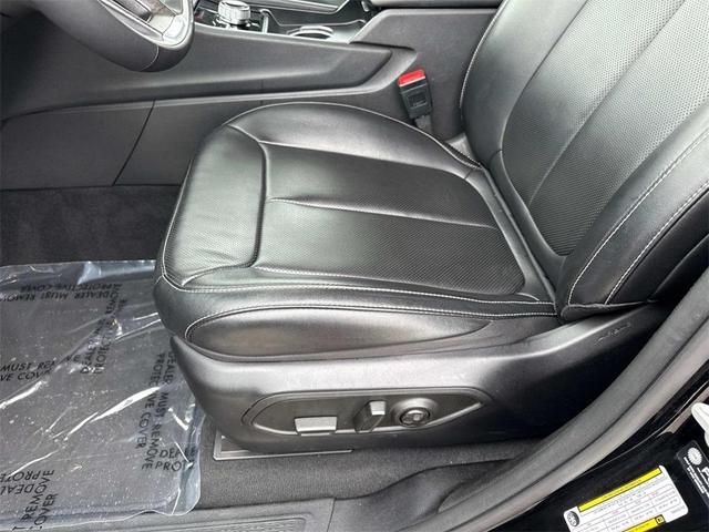 Photo of 2024 Diamond Black Crystal Pearlcoat Jeep Grand Cherokee L