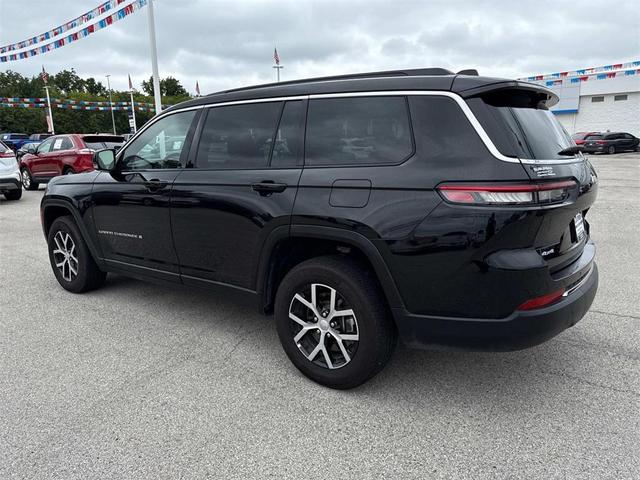 Photo of 2024 Diamond Black Crystal Pearlcoat Jeep Grand Cherokee L