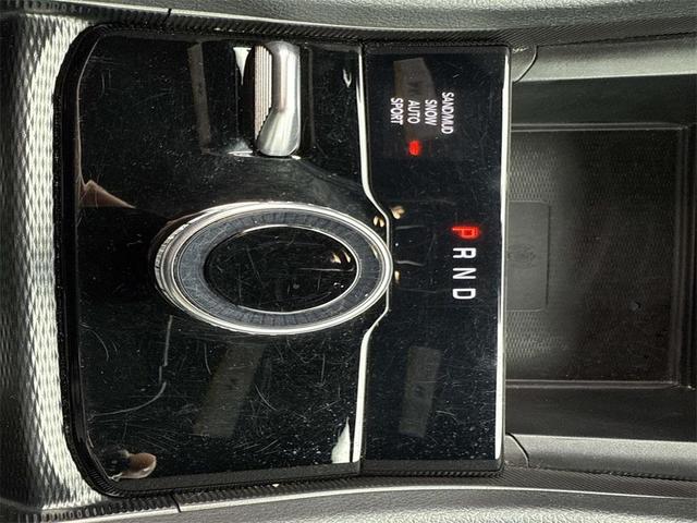 Photo of 2024 Diamond Black Crystal Pearlcoat Jeep Grand Cherokee L