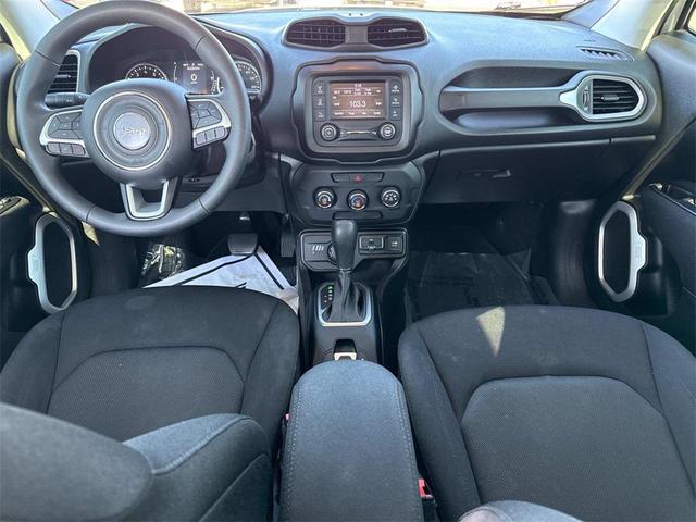 Photo of 2020 Glacier Metallic Clearcoat Jeep Renegade