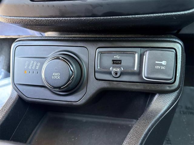Photo of 2020 Glacier Metallic Clearcoat Jeep Renegade