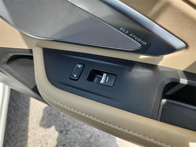 Photo of 2019 White Diamond Pearl Acura RDX