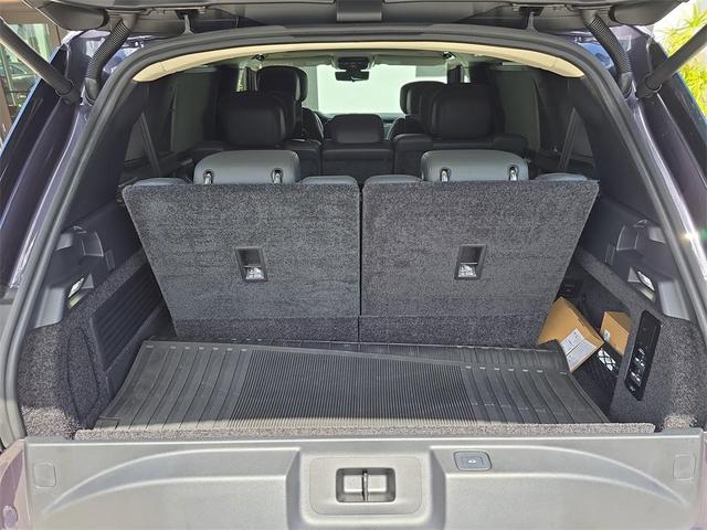 Photo of 2025 Amethyst Gray Purple Land Rover Range Rover