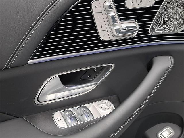 Photo of 2025 Obsidian Black Metallic Mercedes-Benz Maybach GLS 600