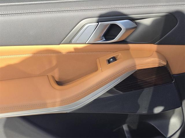 Photo of 2021 Mineral White Metallic BMW X5