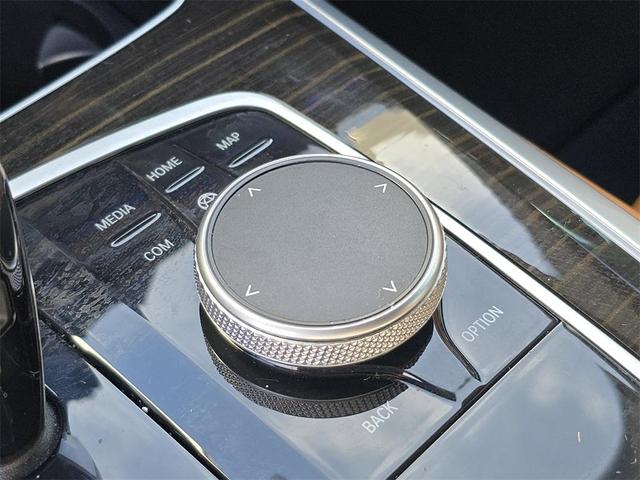 Photo of 2021 Mineral White Metallic BMW X5