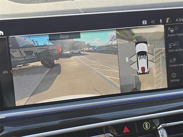 Photo of 2021 Mineral White Metallic BMW X5