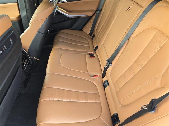 Photo of 2021 Mineral White Metallic BMW X5