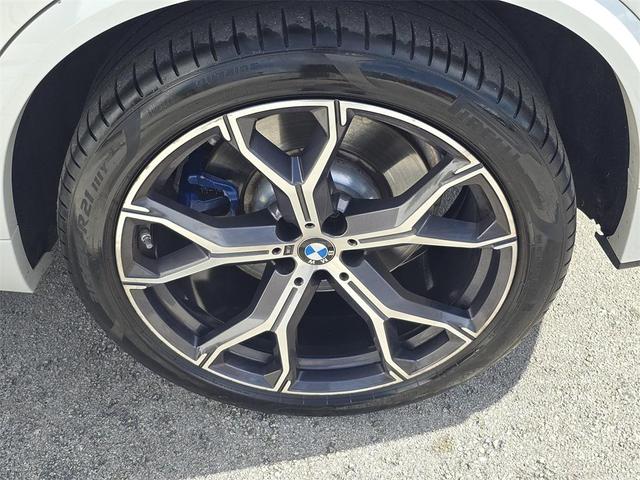 Photo of 2021 Mineral White Metallic BMW X5