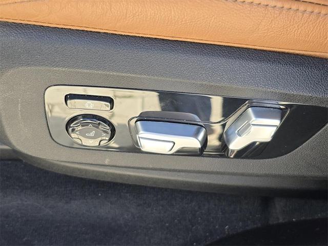 Photo of 2021 Mineral White Metallic BMW X5