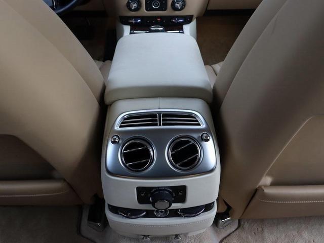 Photo of 2016 English White Rolls-Royce Ghost