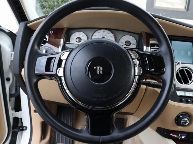 Photo of 2016 English White Rolls-Royce Ghost
