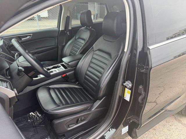 Photo of 2024 Agate Black Metallic Ford Edge
