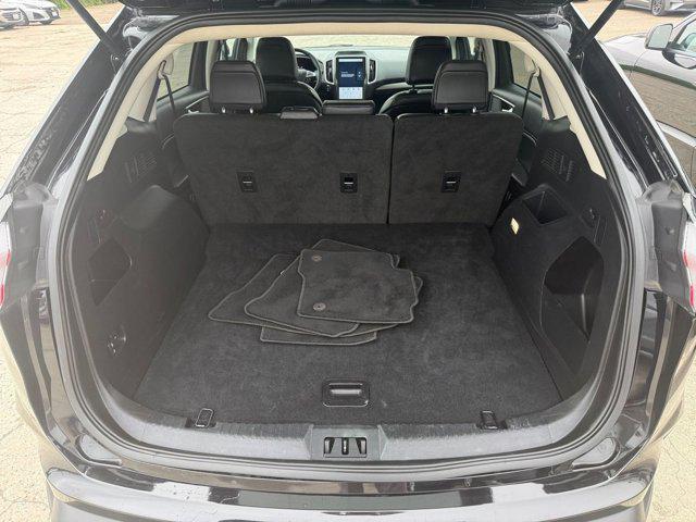 Photo of 2024 Agate Black Metallic Ford Edge