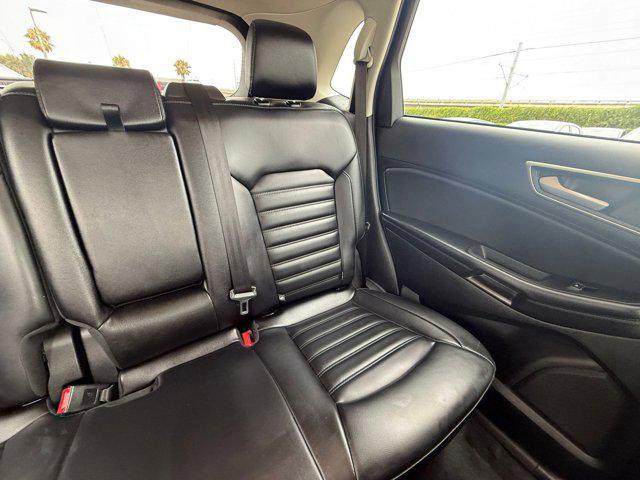 Photo of 2024 Agate Black Metallic Ford Edge
