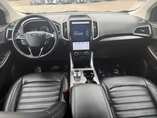 Photo of 2024 Agate Black Metallic Ford Edge