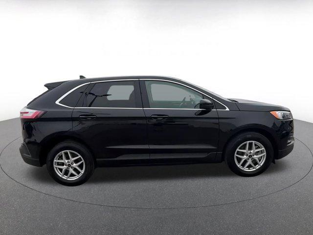 Photo of 2024 Agate Black Metallic Ford Edge
