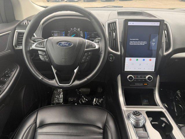 Photo of 2024 Agate Black Metallic Ford Edge