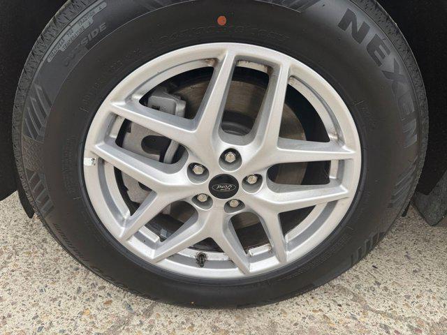 Photo of 2024 Agate Black Metallic Ford Edge