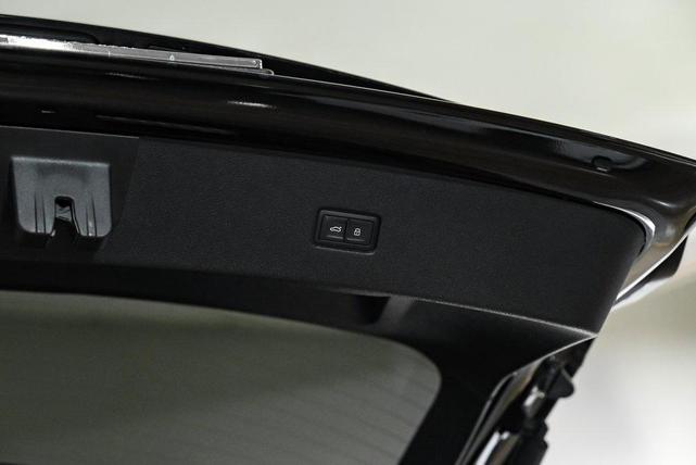 Photo of 2023 Black Audi Q8