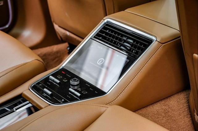 Photo of 2022 Gray Porsche Panamera