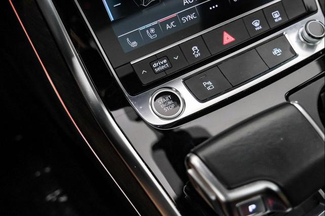 Photo of 2022 Beige Metallic Audi Q7